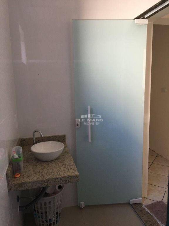 Casa à venda com 3 quartos, 241m² - Foto 16