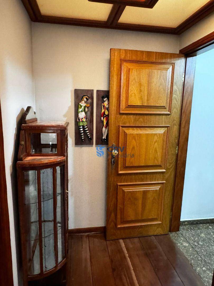 Apartamento para alugar com 4 quartos, 266m² - Foto 3