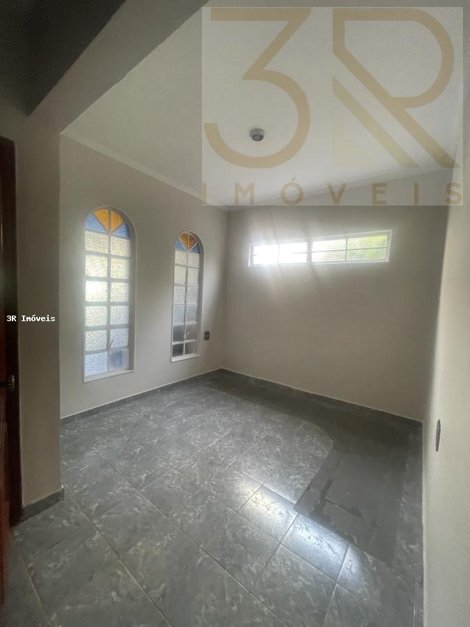 Casa para alugar com 3 quartos, 120m² - Foto 3