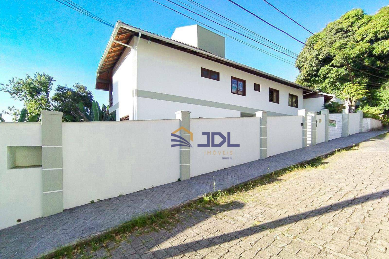 Casa à venda com 4 quartos, 400m² - Foto 1