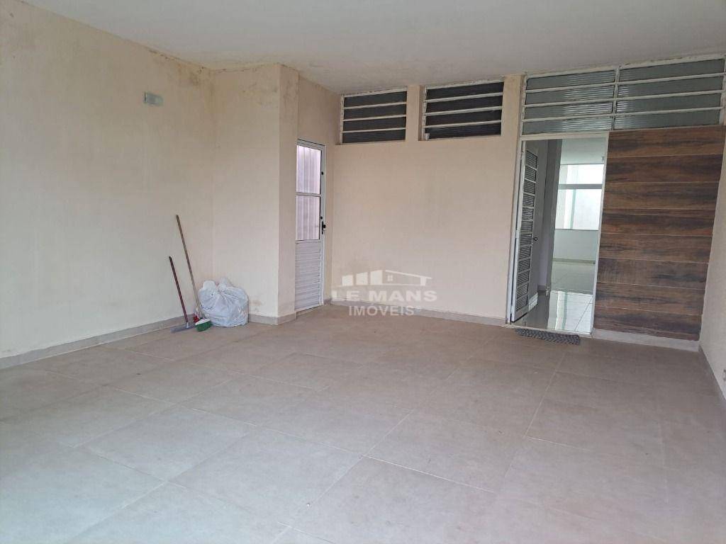 Casa para alugar com 3 quartos, 202m² - Foto 3