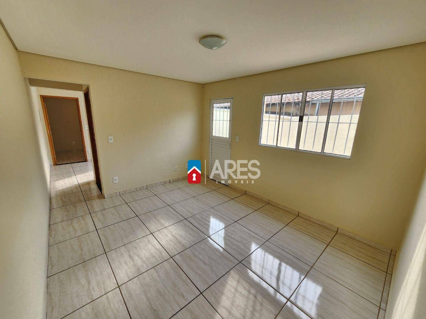 Casa para alugar com 3 quartos, 100m² - Foto 1