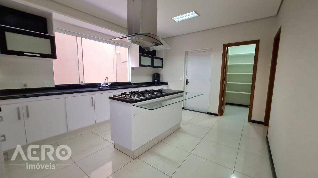 Casa de Condomínio à venda com 4 quartos, 400m² - Foto 4