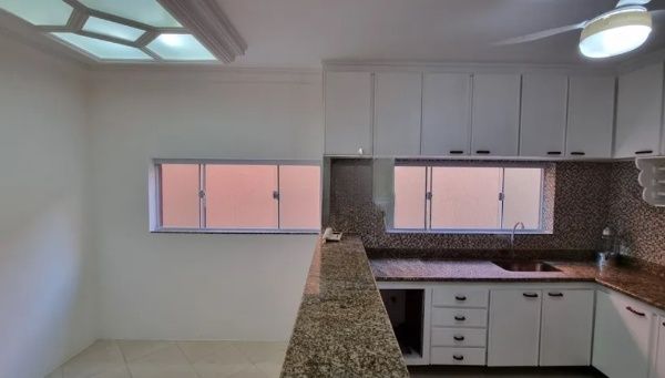 Sobrado à venda e aluguel com 3 quartos, 180m² - Foto 14