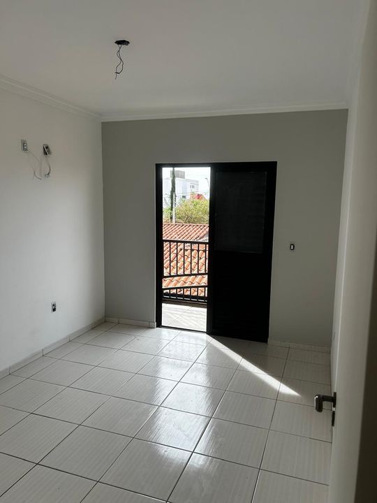 Casa à venda com 3 quartos, 175m² - Foto 1