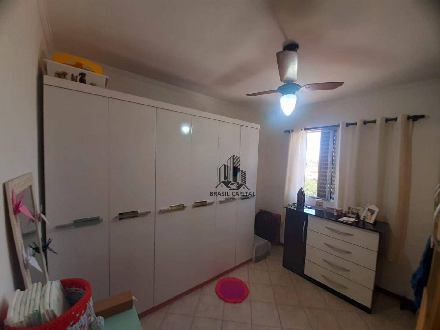 Apartamento à venda com 2 quartos, 70m² - Foto 2