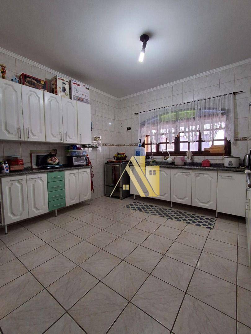 Sobrado à venda com 3 quartos, 257m² - Foto 3