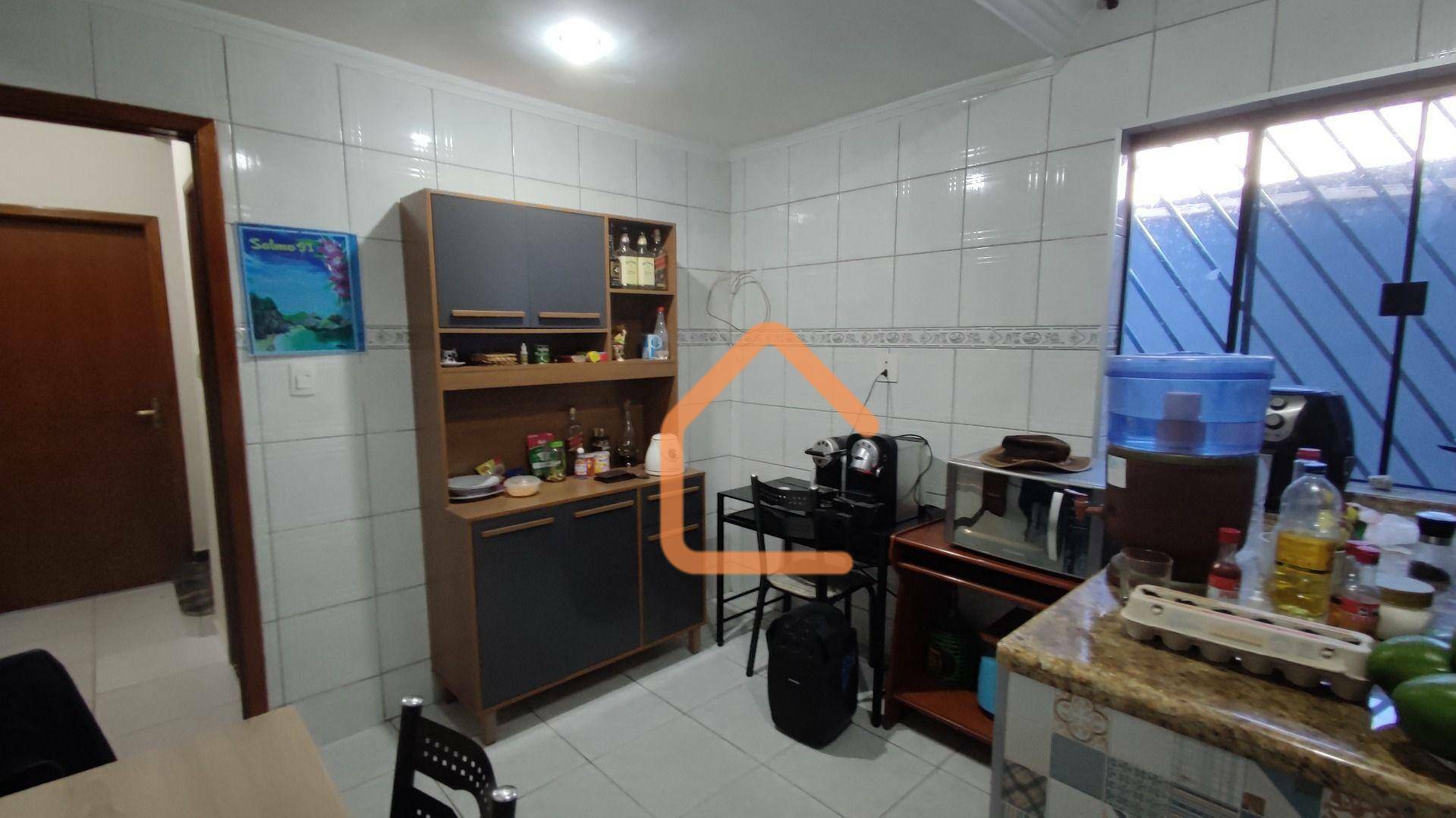 Casa à venda com 3 quartos, 135m² - Foto 2