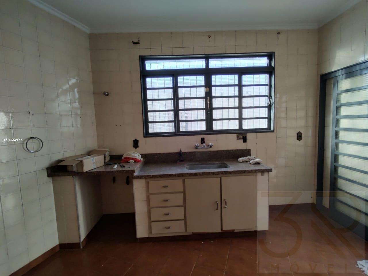 Casa à venda com 3 quartos, 222m² - Foto 11