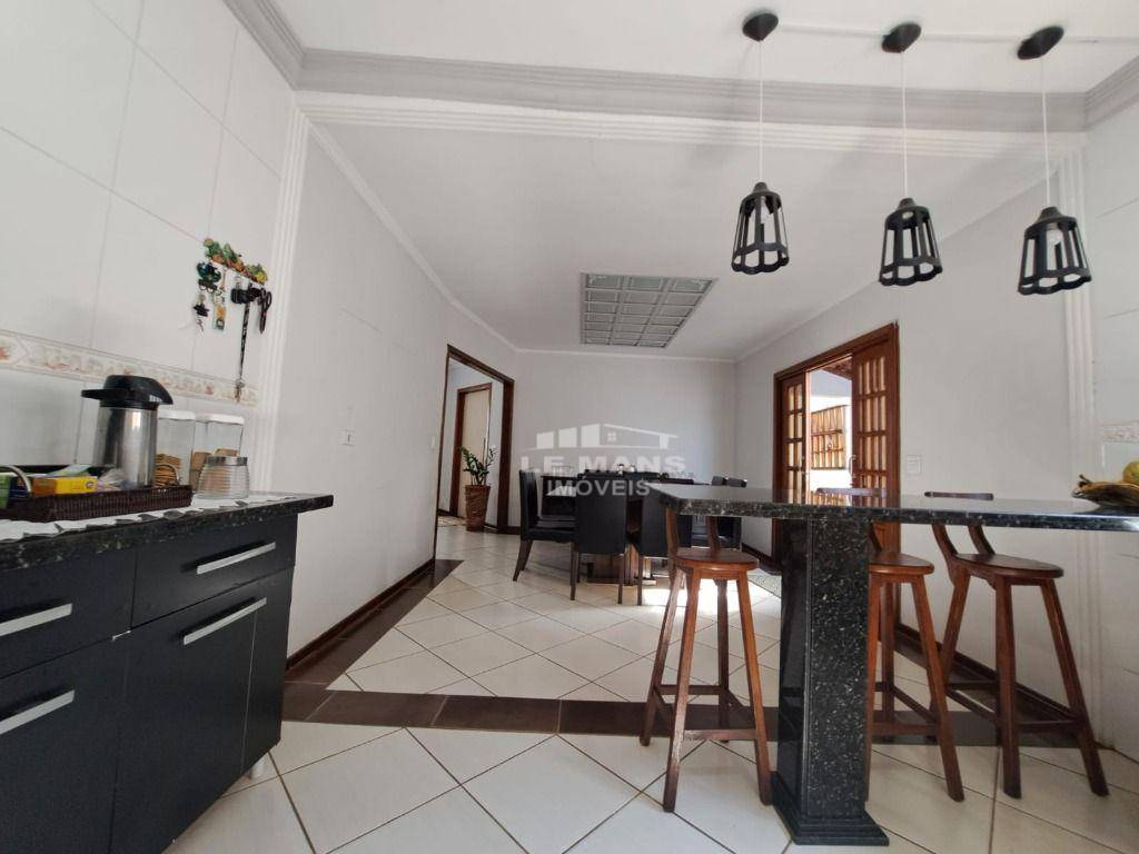 Casa à venda com 4 quartos, 185m² - Foto 12