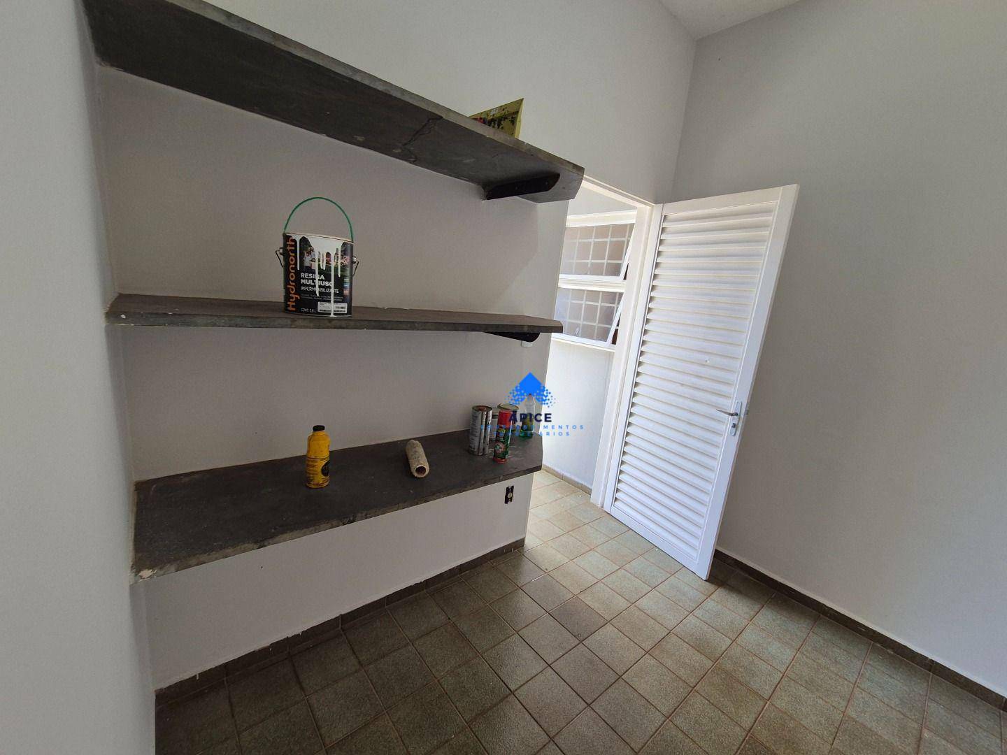 Casa para alugar com 3 quartos, 242M2 - Foto 17