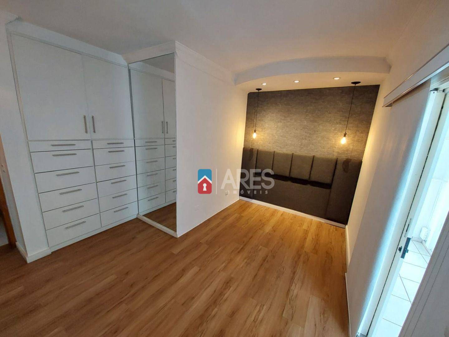 Casa à venda com 3 quartos, 190m² - Foto 1