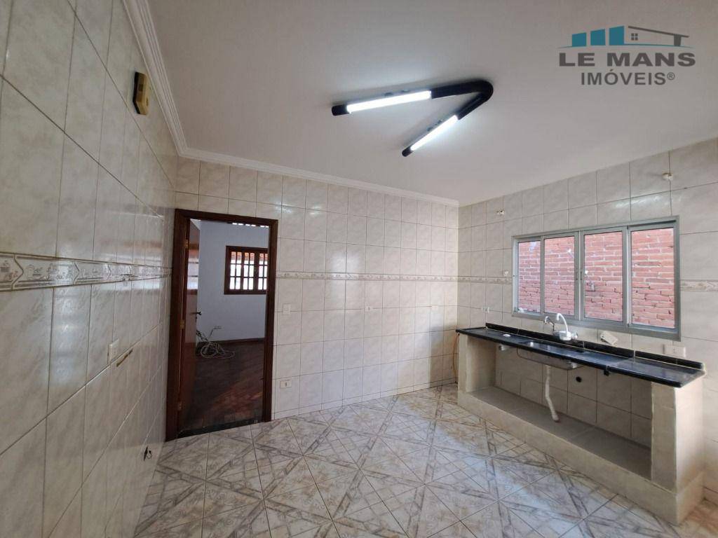 Casa para alugar com 2 quartos, 110m² - Foto 14