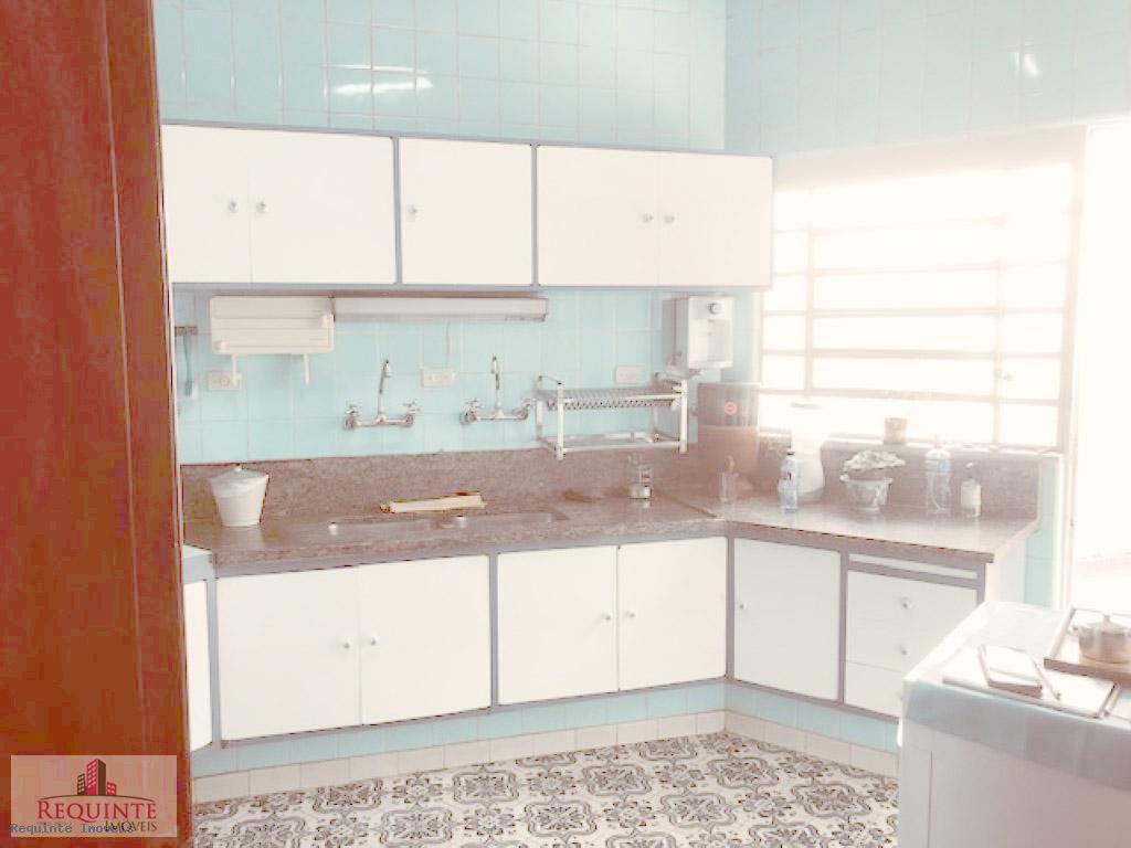 Casa para alugar com 3 quartos, 261m² - Foto 12