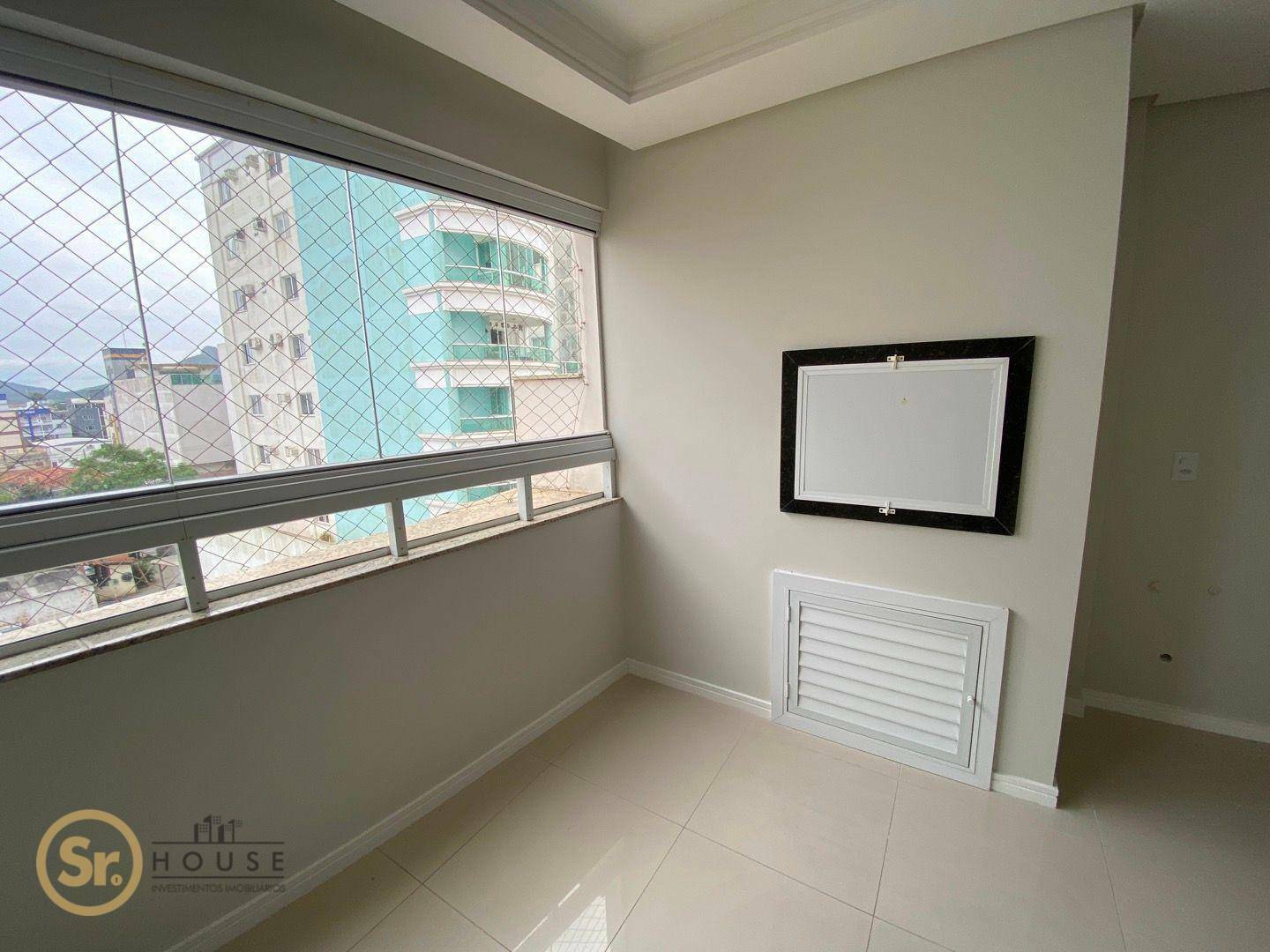 Apartamento à venda com 3 quartos, 160m² - Foto 2