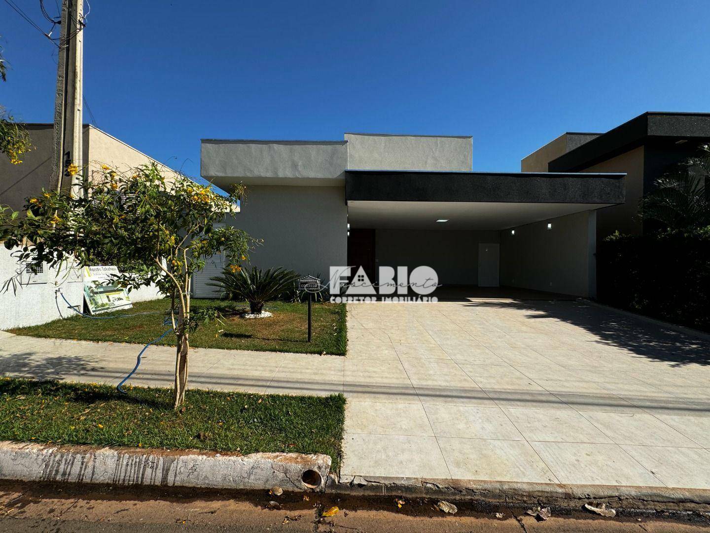 Casa de Condomínio à venda com 4 quartos, 262m² - Foto 2