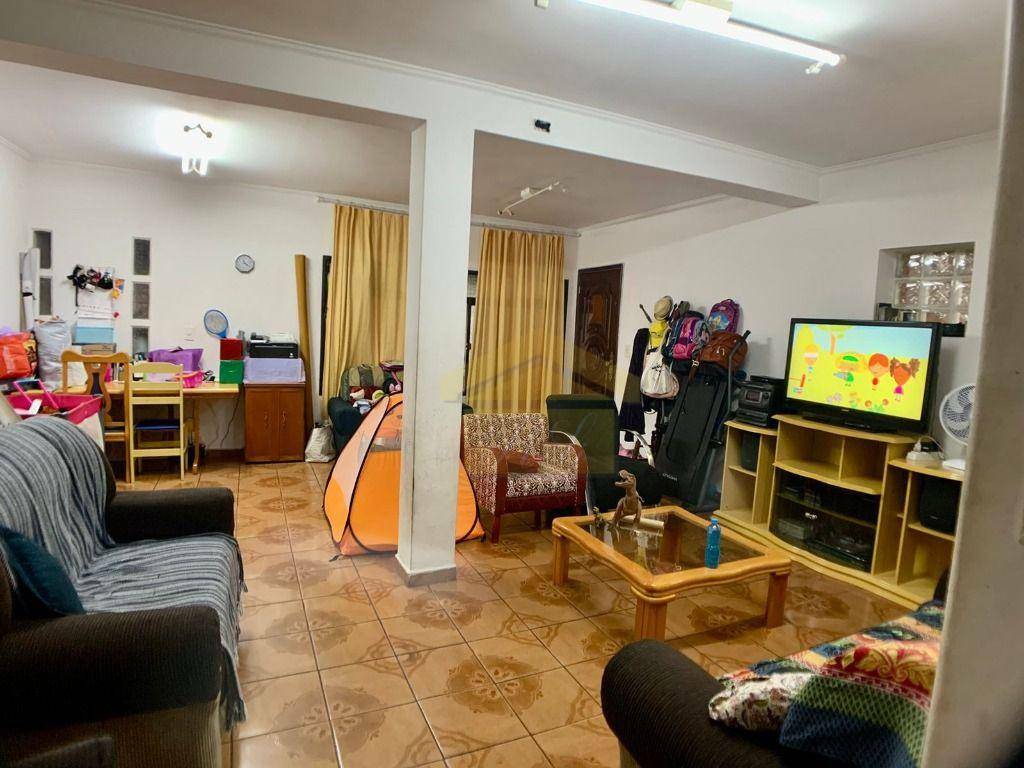 Sobrado à venda com 4 quartos, 307m² - Foto 1