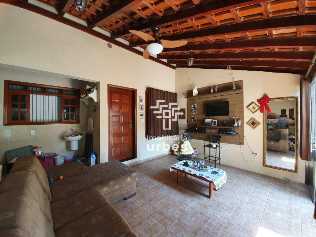 Casa à venda com 2 quartos, 90m² - Foto 4