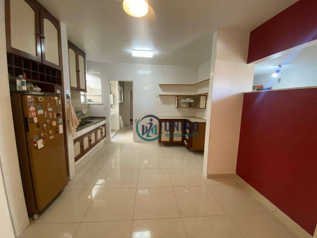 Apartamento à venda com 3 quartos, 140m² - Foto 4