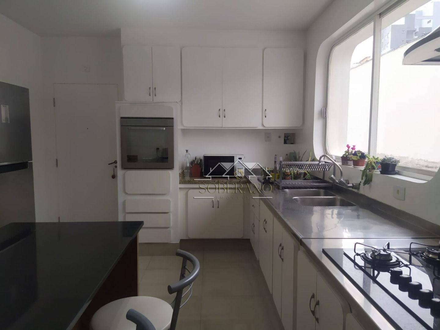 Apartamento à venda com 4 quartos, 192m² - Foto 1