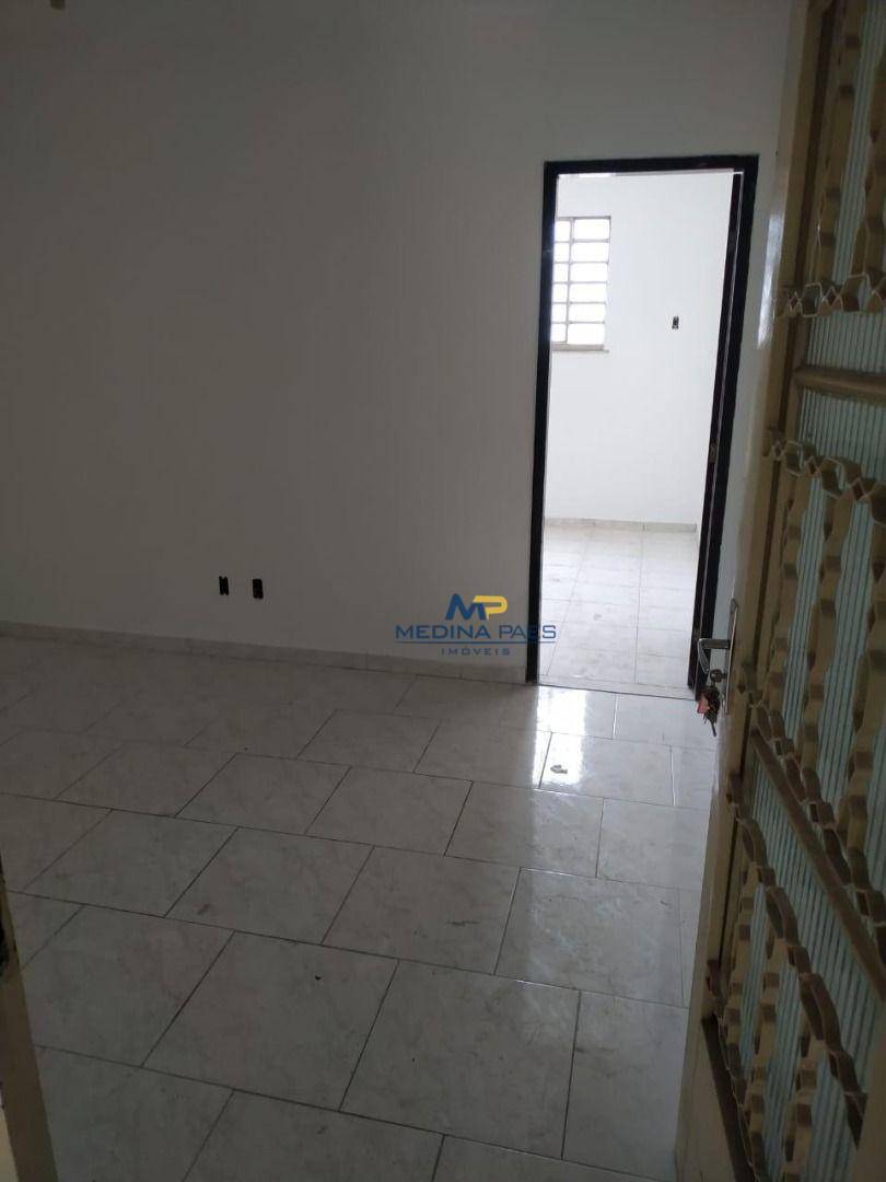 Casa à venda com 5 quartos, 200m² - Foto 25