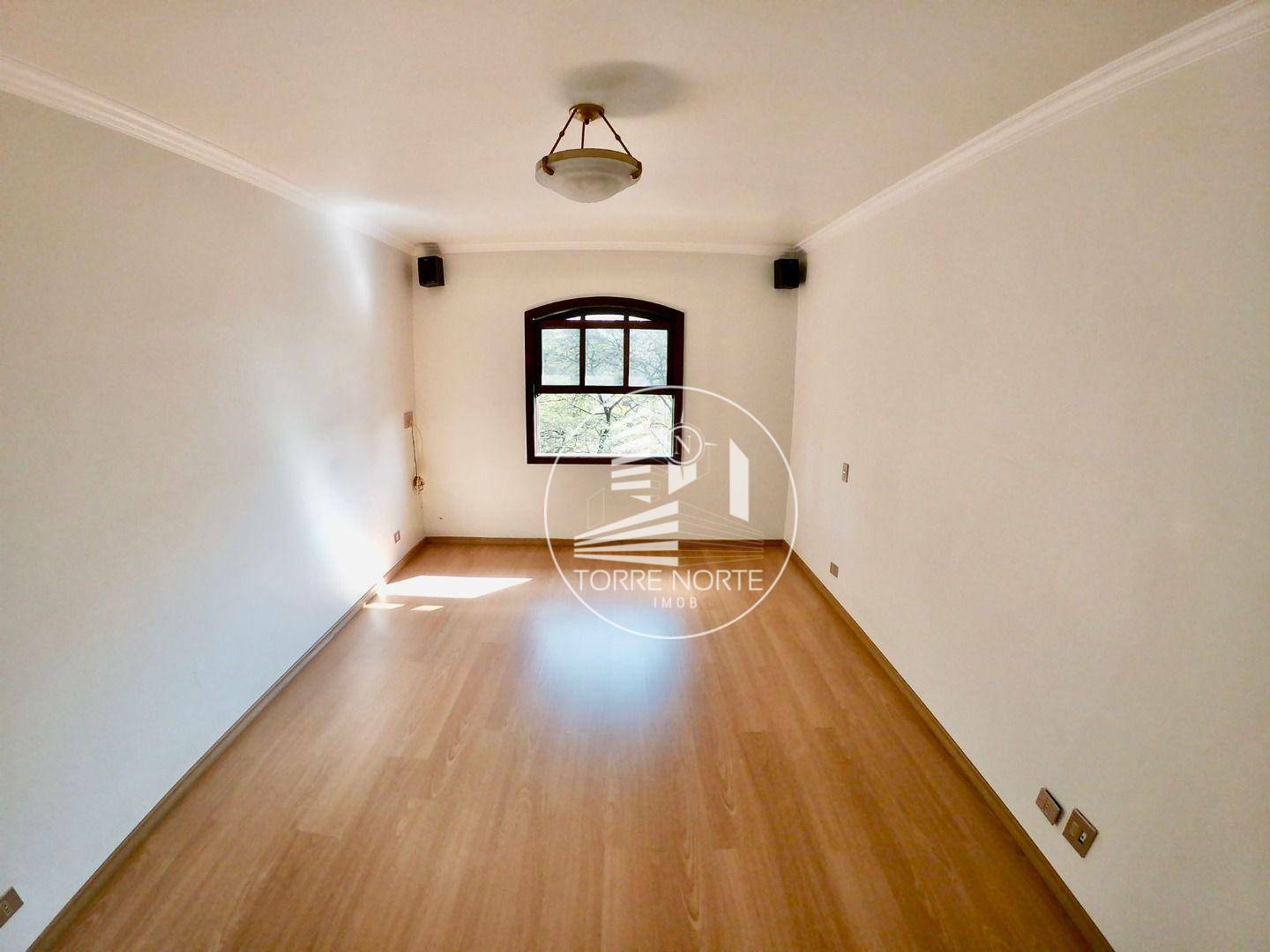 Casa à venda com 4 quartos, 520m² - Foto 2