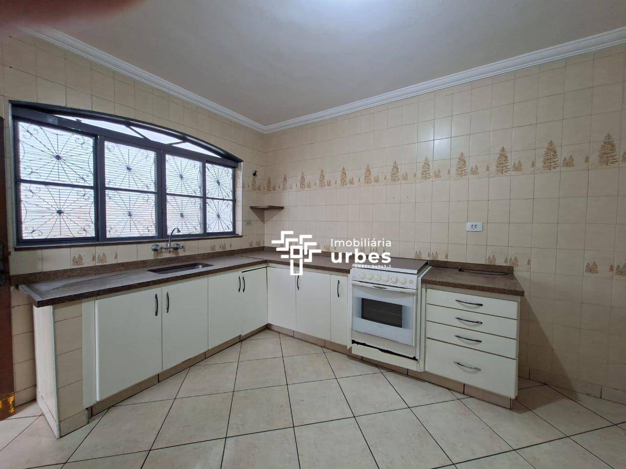 Casa, 3 quartos, 211 m² - Foto 1