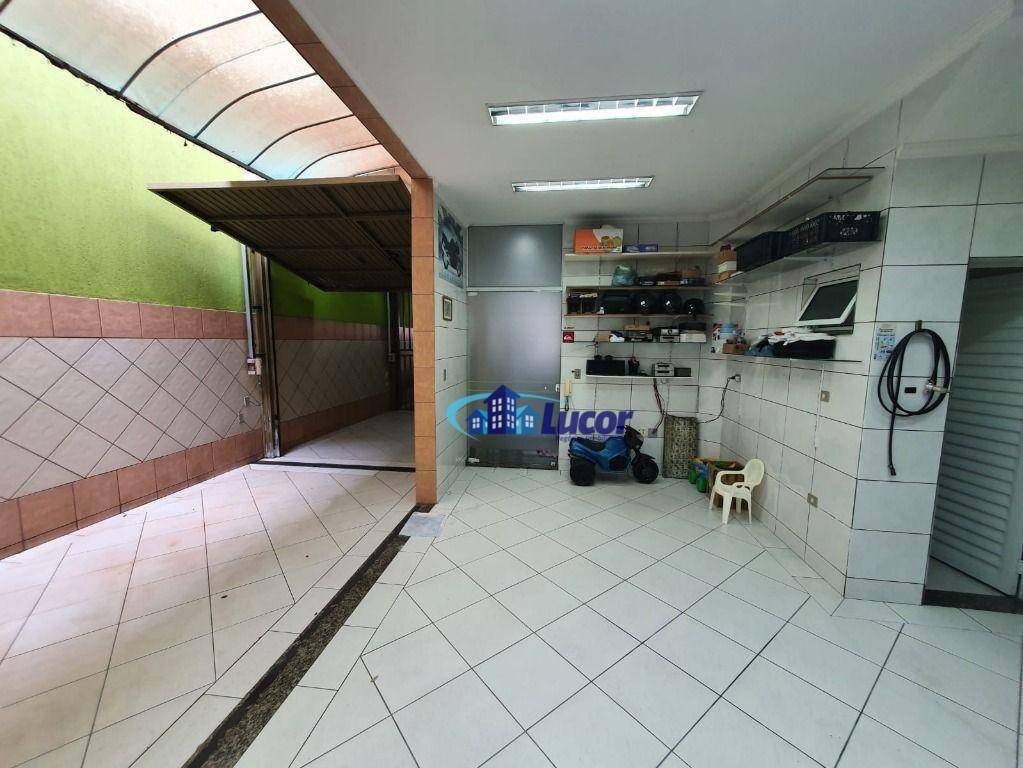 Sobrado à venda com 2 quartos, 300m² - Foto 4