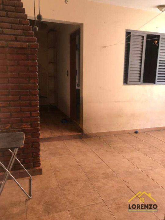 Sobrado à venda com 3 quartos, 247m² - Foto 2