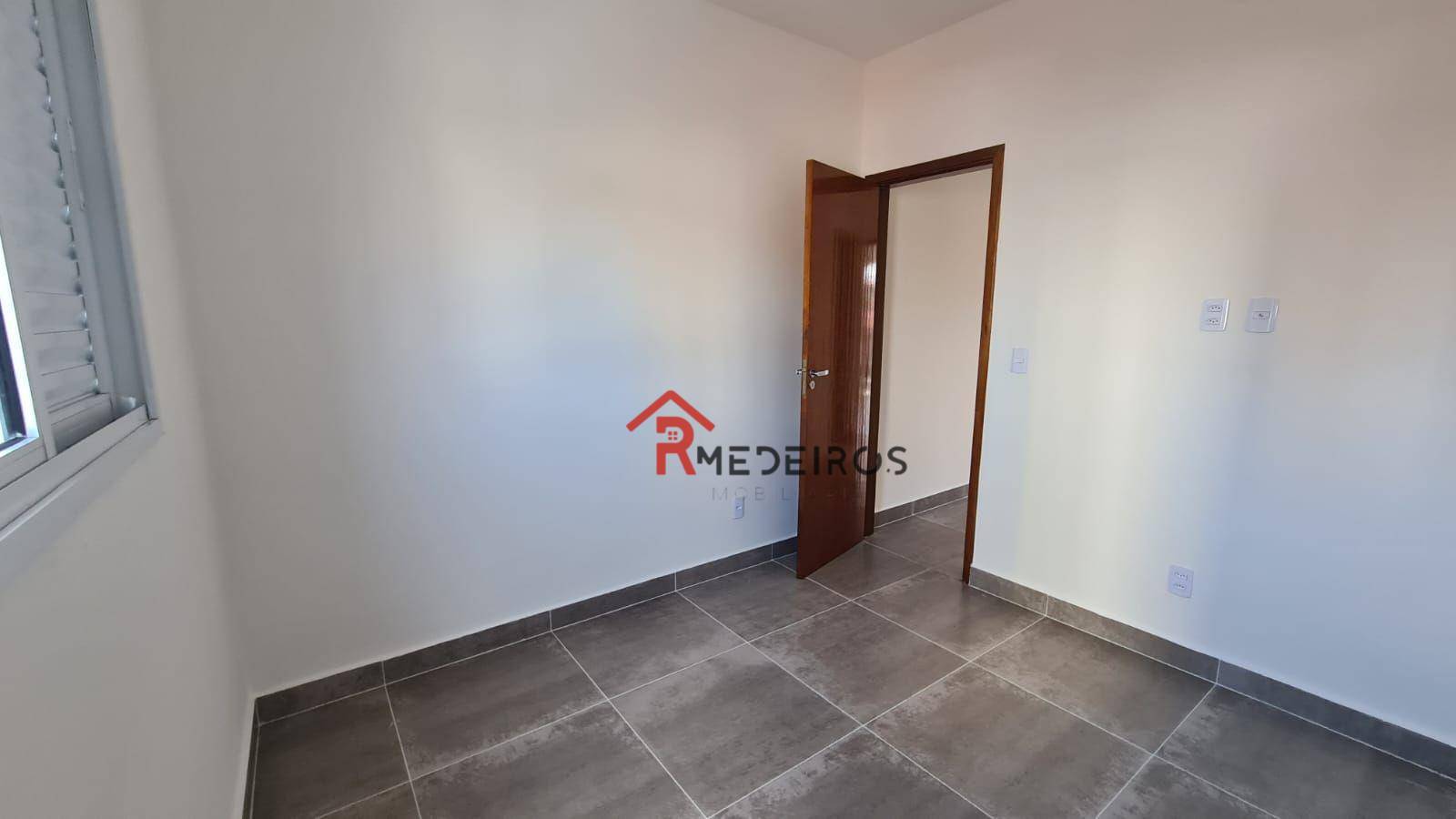 Casa à venda com 2 quartos, 57m² - Foto 13