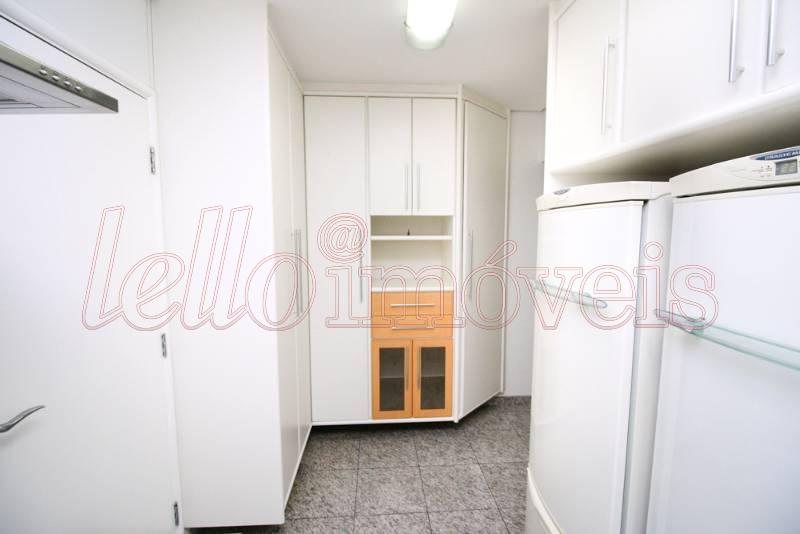 Apartamento para alugar com 4 quartos, 240m² - Foto 17