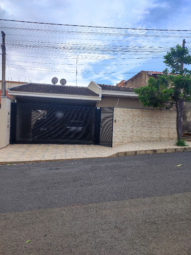 Casa à venda com 3 quartos, 180m² - Foto 1