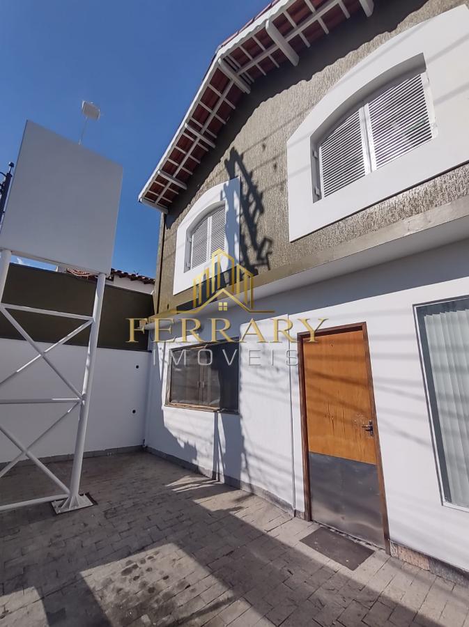 Casa para alugar com 4 quartos, 240m² - Foto 1