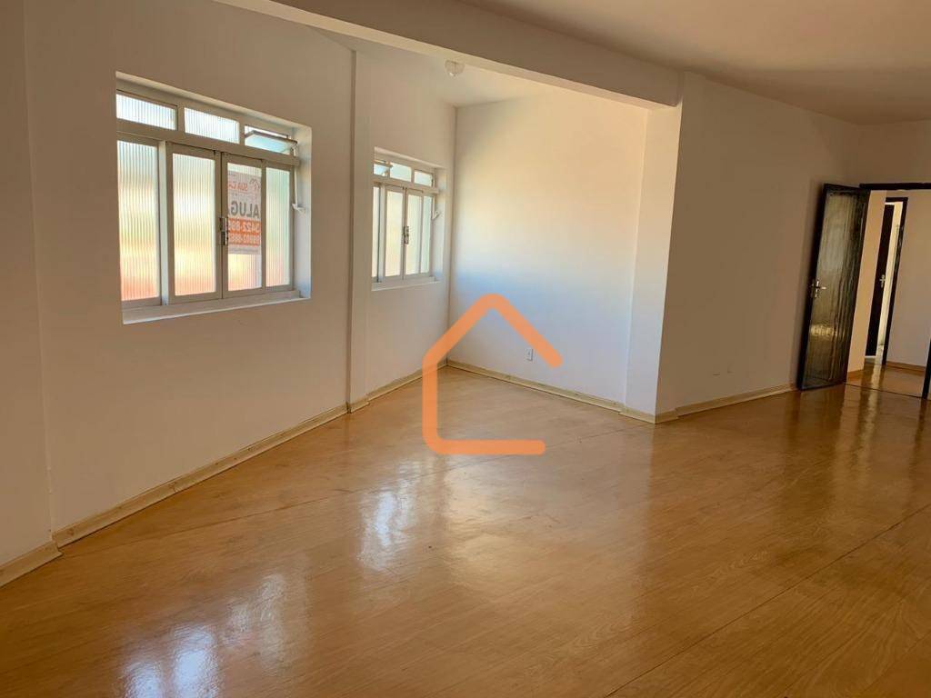 Apartamento à venda com 3 quartos, 143m² - Foto 2