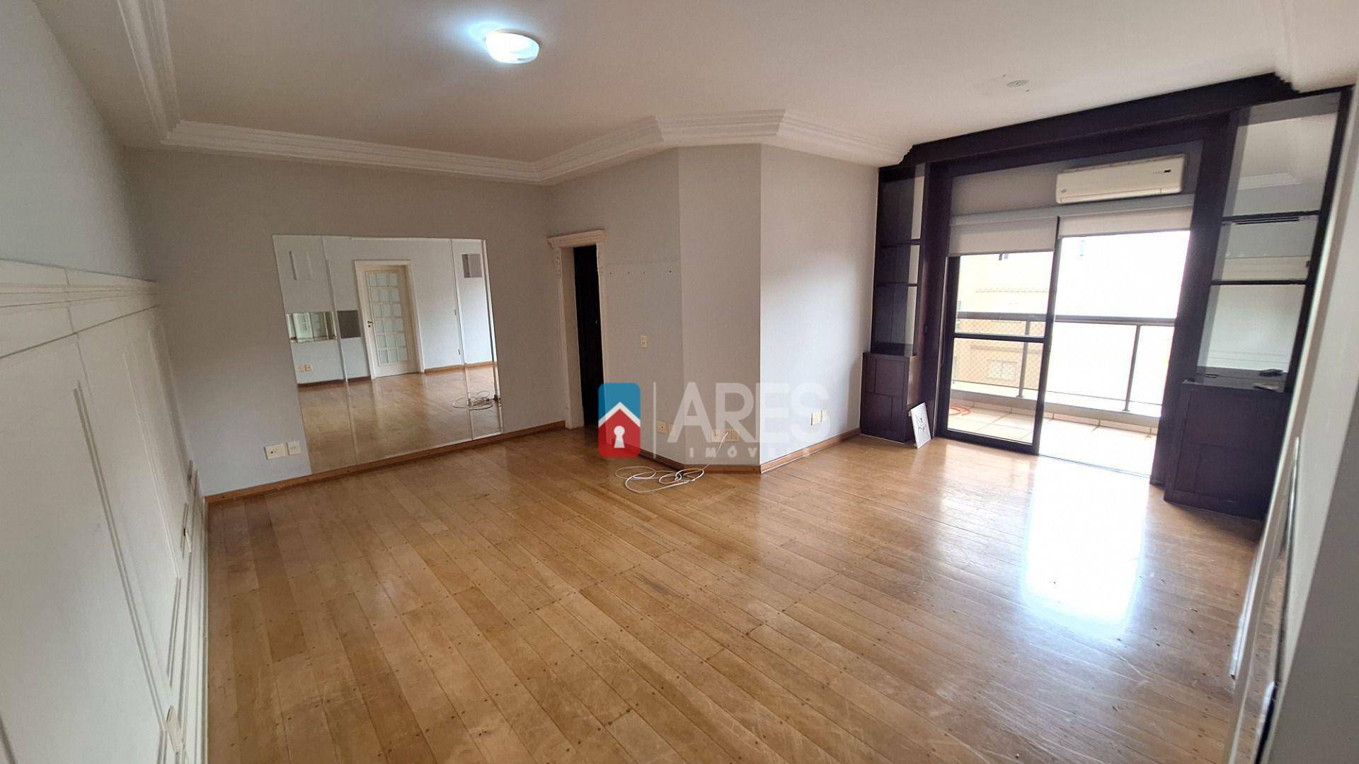 Apartamento para alugar com 3 quartos, 130m² - Foto 1