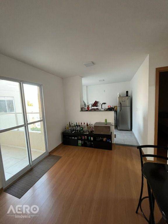 Apartamento à venda com 2 quartos, 42m² - Foto 3