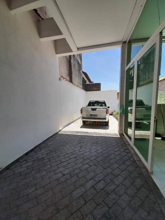 Sobrado à venda com 2 quartos, 250m² - Foto 2