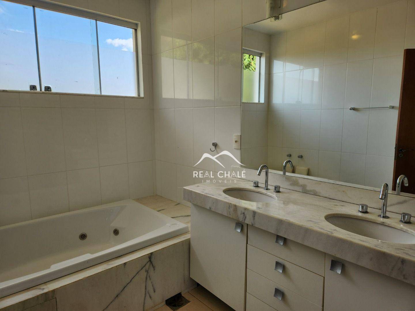 Casa de Condomínio à venda com 4 quartos, 475m² - Foto 13