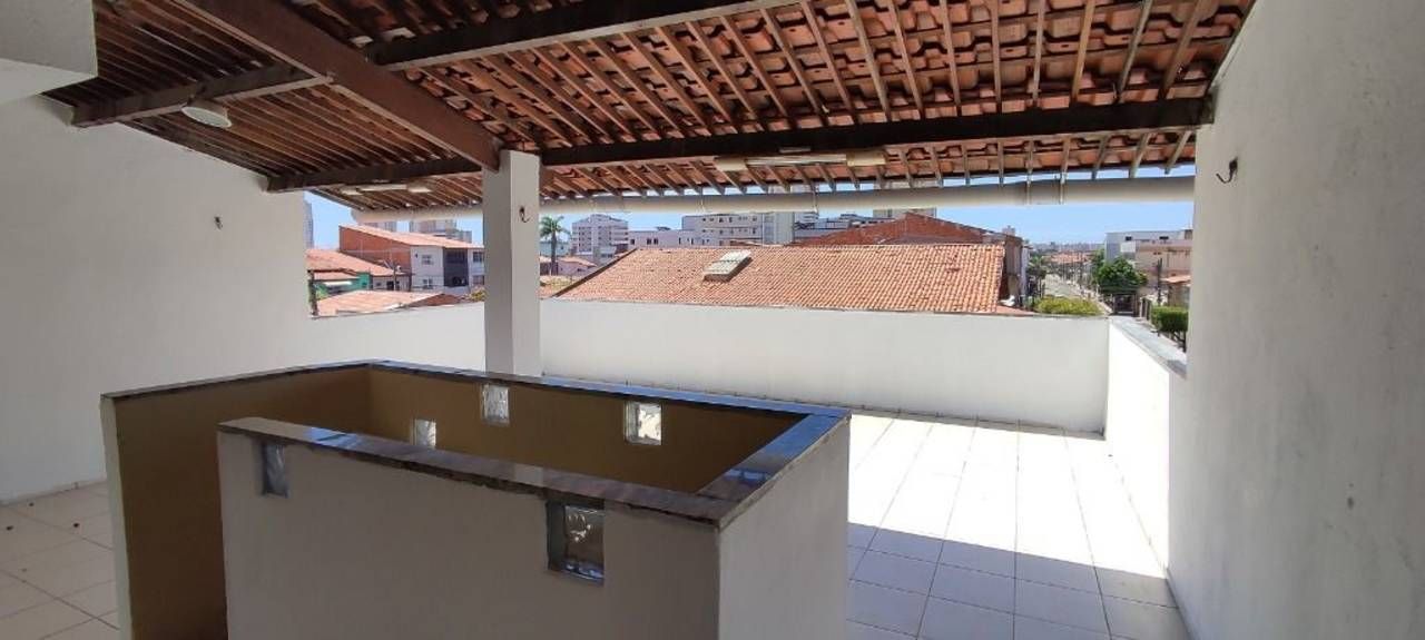 Casa à venda com 3 quartos, 232m² - Foto 9