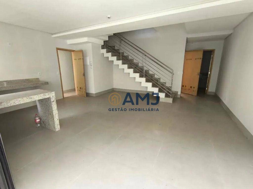 Sobrado à venda com 3 quartos, 118m² - Foto 2