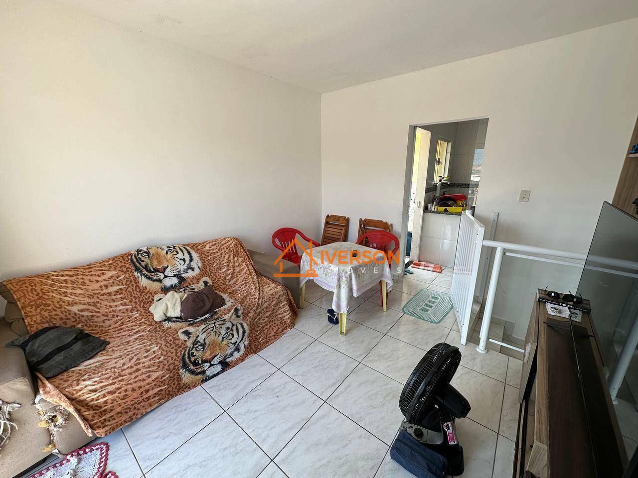 Casa à venda com 2 quartos, 69m² - Foto 2