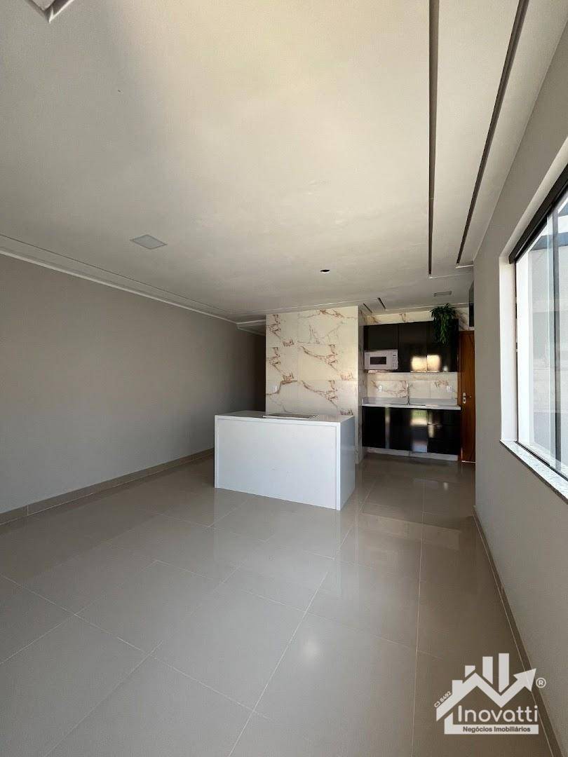 Casa à venda com 3 quartos, 99m² - Foto 2