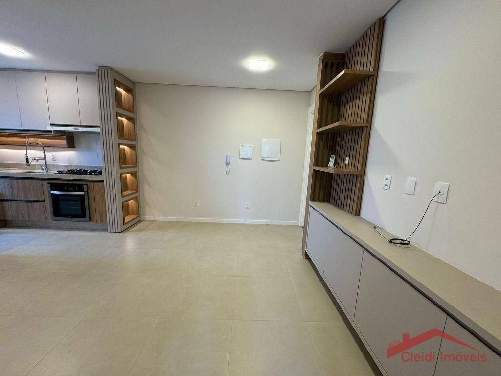 Apartamento para alugar com 3 quartos, 77m² - Foto 6