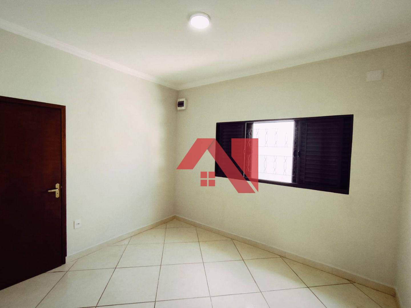 Casa à venda e aluguel com 3 quartos, 165m² - Foto 3