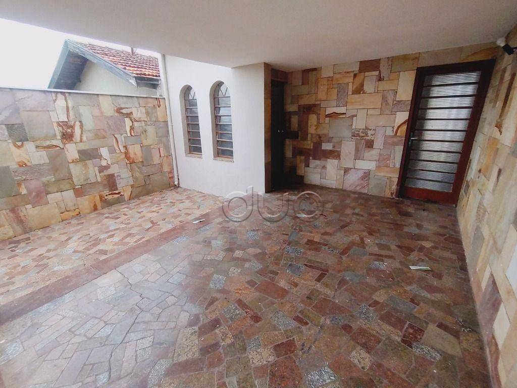 Casa para alugar com 3 quartos, 120m² - Foto 1