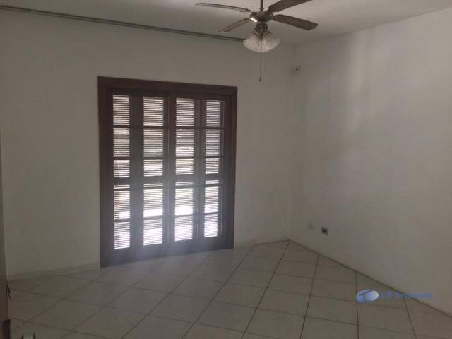 Casa à venda com 6 quartos, 260m² - Foto 3