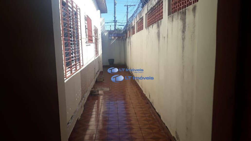 Casa à venda e aluguel com 3 quartos, 250m² - Foto 17