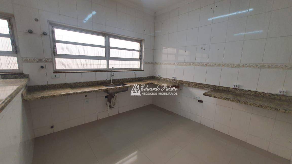 Casa para alugar com 3 quartos, 250m² - Foto 17