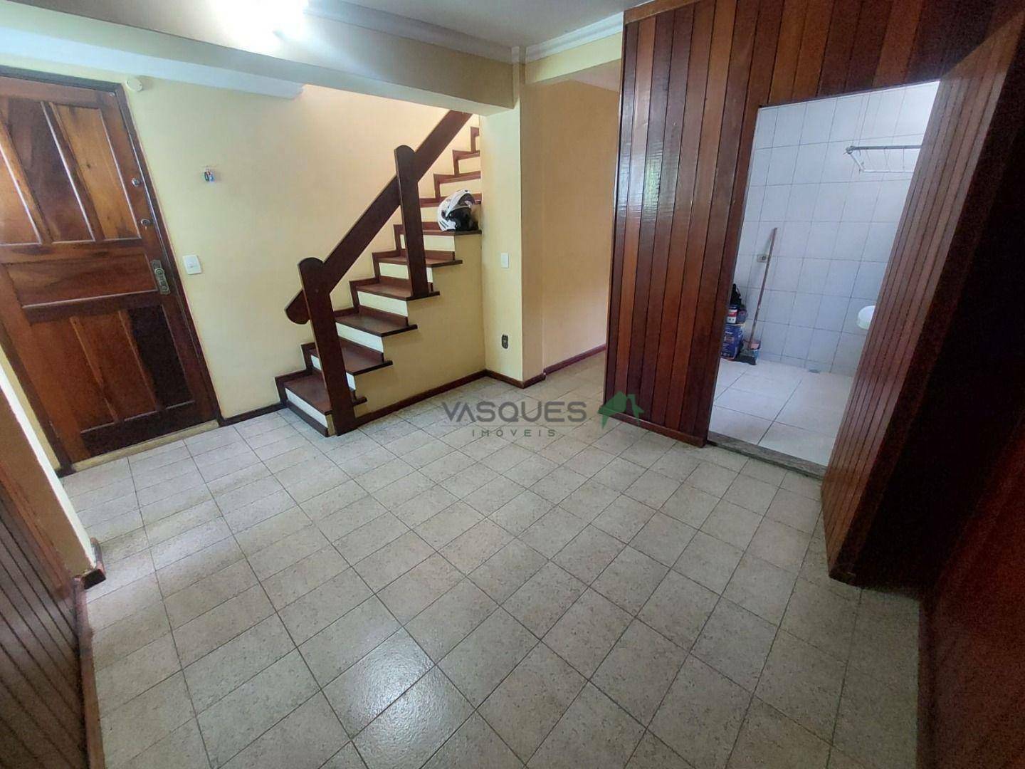 Casa para alugar com 3 quartos, 80m² - Foto 1