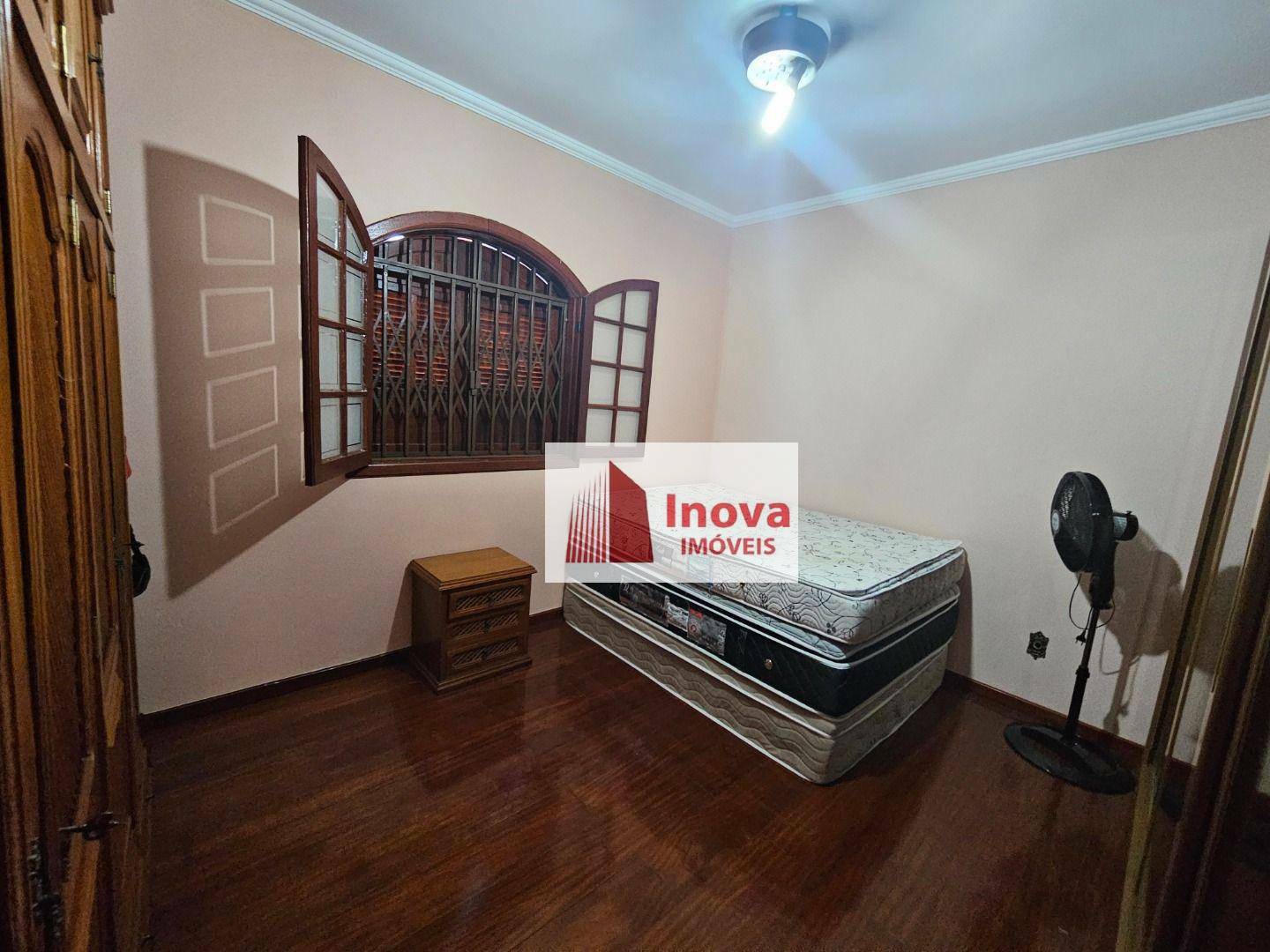 Casa para alugar com 4 quartos, 245m² - Foto 26